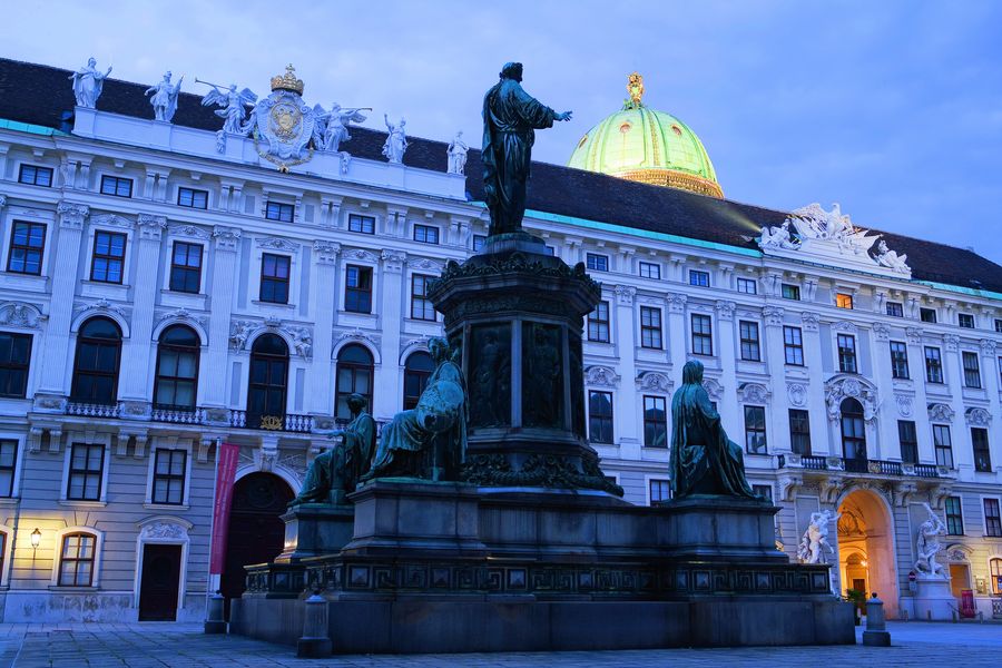 THE VIENNA HOFBURG Sisi Museum, Imperial Apartments, Imperial Silver